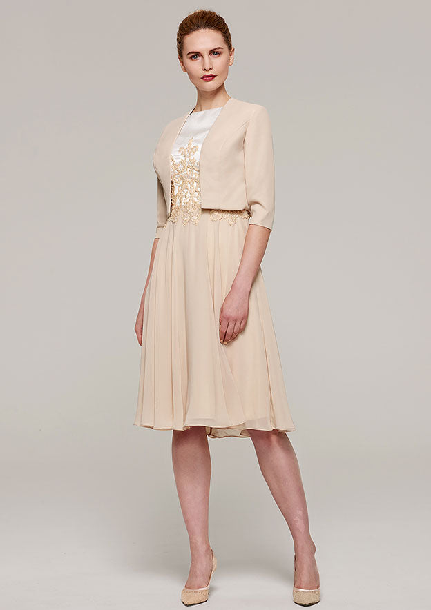 Wedding Guest Dresses Champagne Chiffon Classic Elegant A-line Boat Neck Sleeveless Lace Appliqued With Half Sleeve Jacket Two-Piece Knee-Length Hot Sale Mother of the Bride Dress