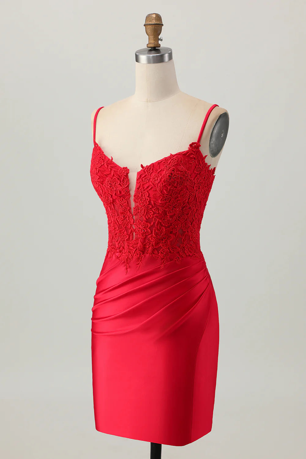 Elegant Short Dress Red Satin Sheath Spaghetti Strap V Neck Sleeveless Pleated with Lace Applique Backless Hot Sale Homecoming Dress