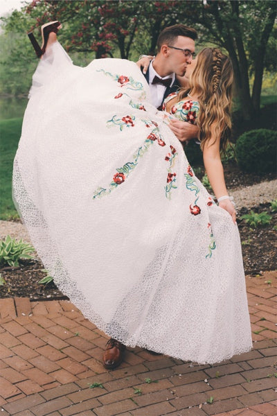 Bohemian Floral-Embroidered A-Line V-Neck Sleeveless Multi-Strap-Back Floor-Length Prom Gown