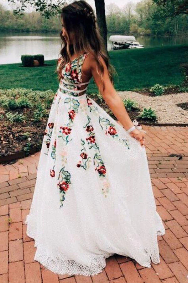 Bohemian Floral-Embroidered A-Line V-Neck Sleeveless Multi-Strap-Back Floor-Length Prom Gown