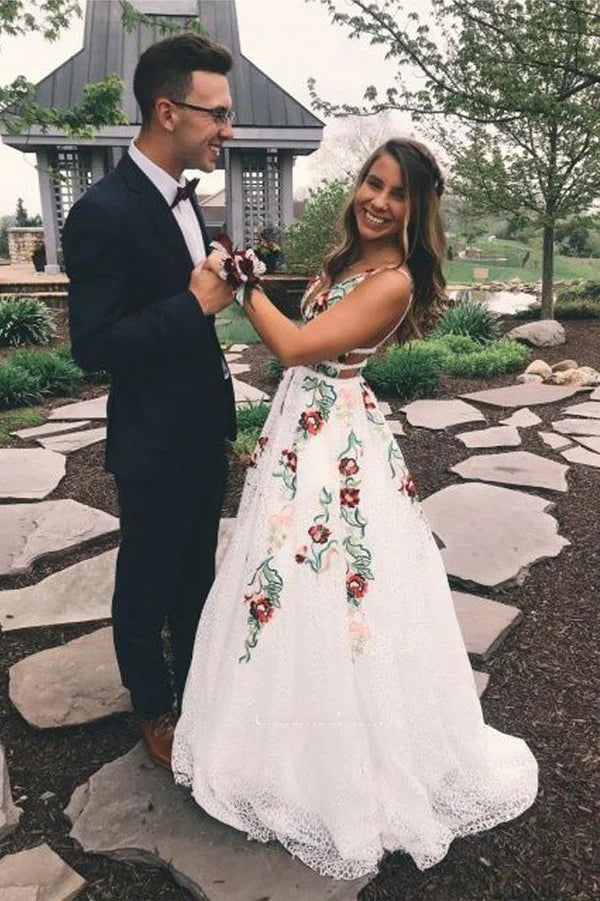 Bohemian Floral-Embroidered A-Line V-Neck Sleeveless Multi-Strap-Back Floor-Length Prom Gown
