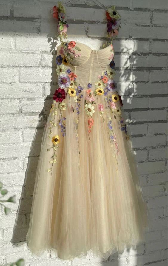 Floral-Embellished Sweetheart Strap Back Tulle Tea-Length Garden Prom Dress