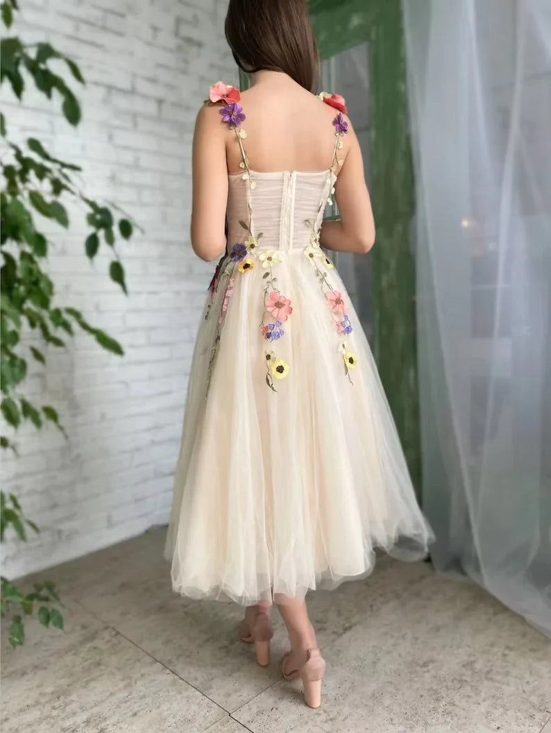 Floral-Embellished Sweetheart Strap Back Tulle Tea-Length Garden Prom Dress