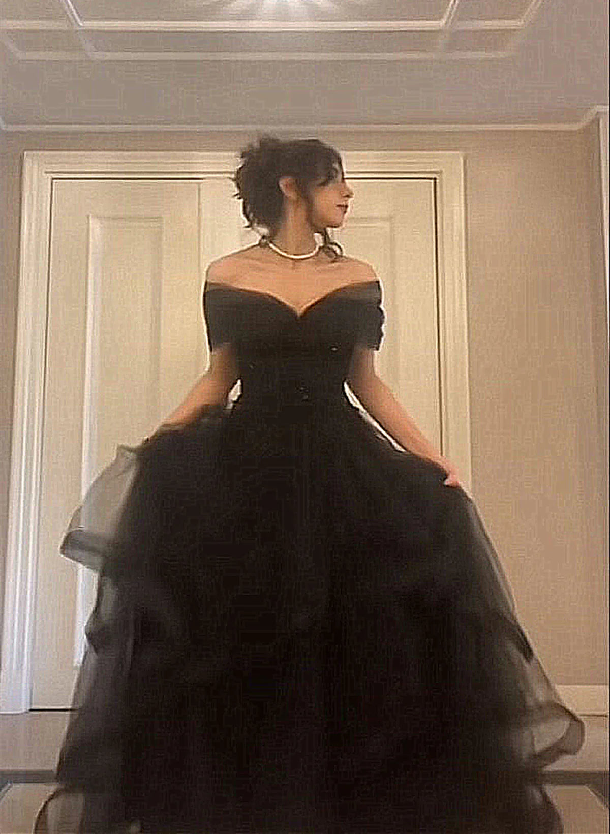Glamorous Black Off-Shoulder Heart Neck Tulle Ballgown Back Floor-Length Prom Dress