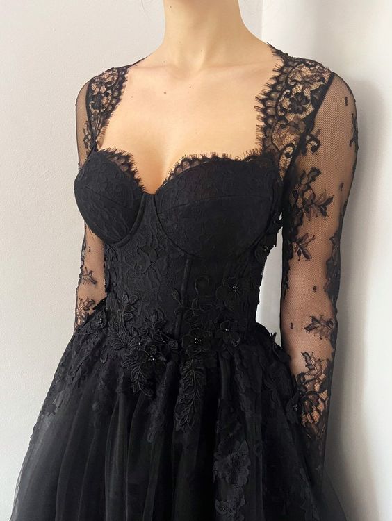 Lace Sweetheart Long-Sleeve Tulle Ballgown Prom Dress